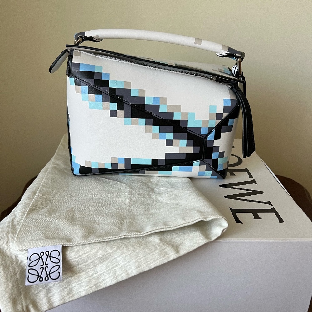 Loewe Small Edge Puzzle from the Pixel Collection